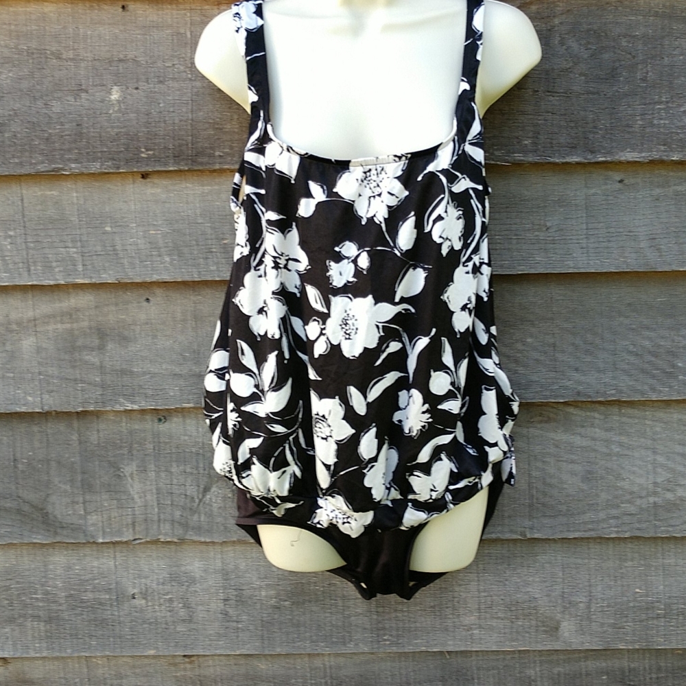 🌞🏖 Le Cove 2 pc Swimsuit Black/White Size 14